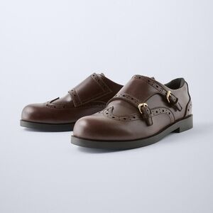 BUCKLED LEATHER SHOES